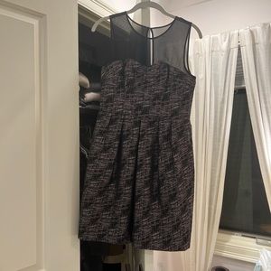 Club Monaco cocktail dress. Never worn,
Completely new. Size 4. Shimmery finish